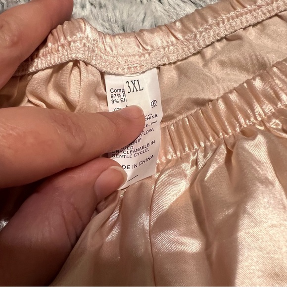 Satin shortie pajamas - Picture 6 of 6